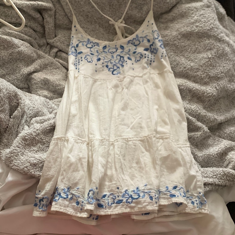 hollister white and blue detail dress